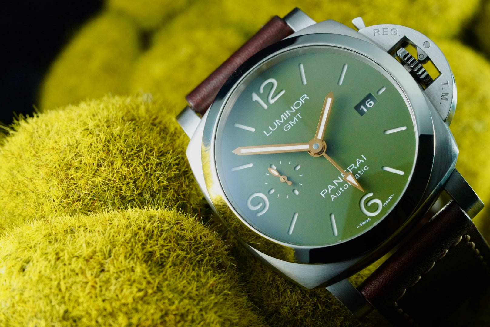 Panerai Luminor GMT PAM01056 Mahendra Singh Dhoni Green Dial Limited Edition Box & Papers
