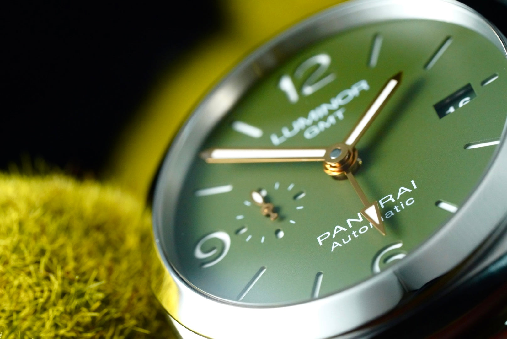 Panerai Luminor GMT PAM01056 Mahendra Singh Dhoni Green Dial Limited Edition Box & Papers